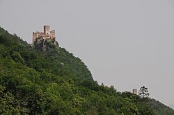 Hocheppan mit Katharinakapelle und Kreidenturm