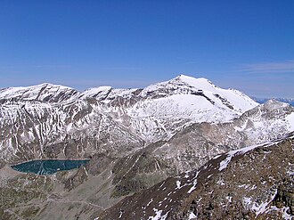 Hocharn vom Sandkopf, von Süden her gesehen, davor der Zirmsee