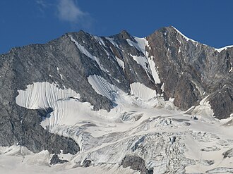 Gipfelaufbau Hochfeiler (rechts) mit Nordwand (mittig) und Schlegeiskees