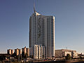 Hochhaus Neue Donau, Blick von der U-Bahn-Station Kaisermühlen