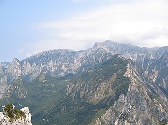 Pasubio mit Val di Fieno links und Val Canale rechts