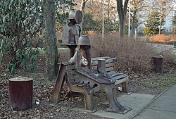 Skulptur „Im Park, Teil vom Ganzen“