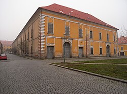 ehem. Artillerie Zeughaus in Josefstadt (2015 noch existent)Koordinate 50° 20′ 22″ N, 15° 55′ 40″ O50.33944444444415.927777777778
