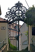 Eingangstor zum Kirchhof der Pfarrkirche im Kahlenbergerdorf