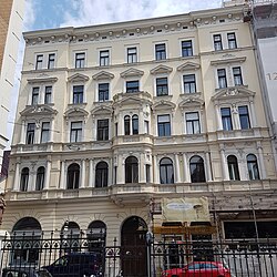 Wohn- und Geschäftshaus