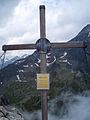 Gipfelkreuz mit Blick zur Innsbrucker Hütte