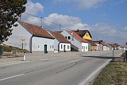 an der Bundesstraße in Gedersdorf, Gobelsburg, Hadersdorf am Kamp (Gedersdorf, Langenlois, Hadersdorf-Kammern)