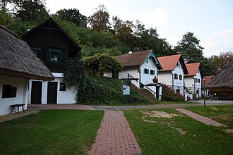 Kellergasse in Moschendorf mit Weinmuseum