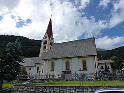 Pfarrkirche St. Nikolaus mit Friedhof in Außerpfitsch (Kematen)