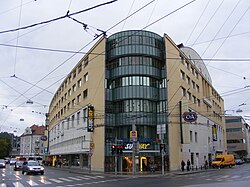 Kieselgebäude; bahnhofsseitige Fassade mit neuem Portal