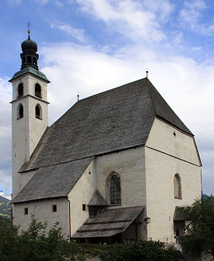 Die Stadtpfarrkirche mit ihrem gotischen Turm aus dem 13. Jahrhundert