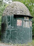 Turm des Entlüftungsschachts über dem Stollen des Bergbaumuseums