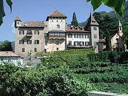 Klebenstein mit Antoniuskapelle und Park