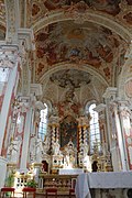 Presbyterium und Hochaltar