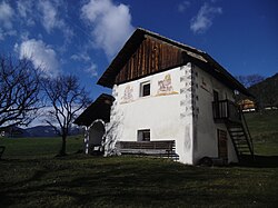 Kornkasten beim Huber an der Ast