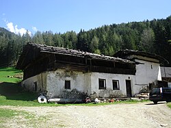 Kornkasten und Zubau beim Tötscher
