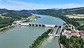 Gesamtansicht von Ostsüdost flussaufwärts, mittig fünf Wehrfelder (2023)