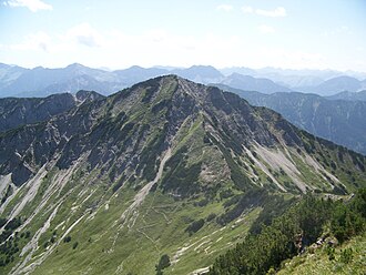 Kreuzkopf mit Kuhkarjoch (fotografiert vom Ochsenälpeleskopf aus)