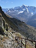 Blick vom Krimmler Tauern: Neugersdorfer Hütte und Dreiherrnspitze