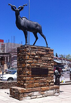 Kudu-Plastik an der Independence Avenue in Windhoek1960; Namibia
