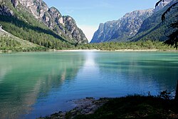 Blick über den See nach Norden ins Höhlensteintal