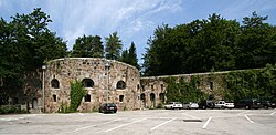 Turm I des Forts mit rechts anschließender Kurtine Richtung Turm VI