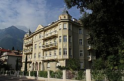 Villa Marchetti mit Glashaus und Garten, Galileistraße 50