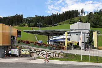 Talstation der Liftanlage; errichtet 2003