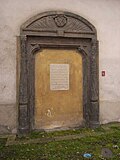 Barockes Portal an der Straßenseite