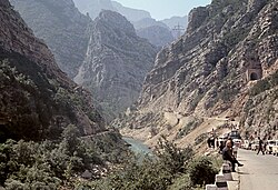 In der Neretva-Schlucht unterhalb von Jablanica, ein Jahr nach der Einstellung der Schmalspurbahn