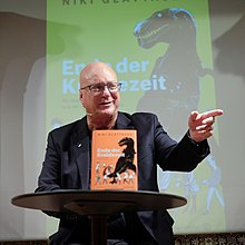  Nikolaus Glattauer 2018 bei der Präsentation von Ende der Kreidezeit