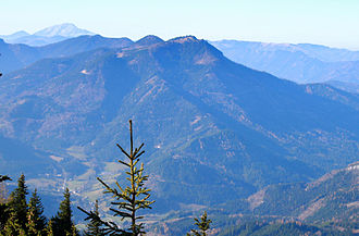 Obersberg von Ostsüdosten (Kuhschneeberg), links hinten der Ötscher