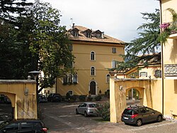 Palais Ferrari mit Nebengebäuden und Park