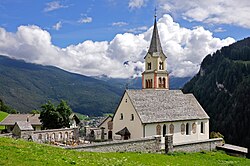 St. Leonhard mit Friedhofskapelle und Friedhof in Pufels