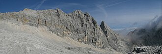 Partenkirchner Dreitorspitze mit Herrmann-von-Barth-Weg von Süden