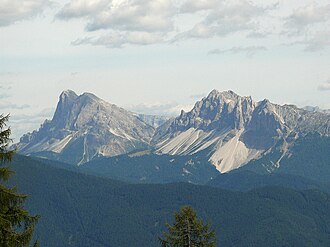 Peitlerkofel und Aferer Geisler, dazwischen die Peitlerscharte
