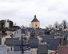 Friedhof im Westen und Kalvarienbergkirche 2022