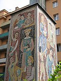 Betonpfeiler „Spielen-Lernen-Einander helfen-Das Leben bejahen“