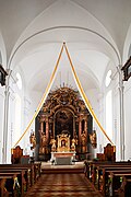 Kirchenschiff zum Altar 2022