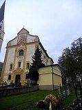 Pfarrkirche Maria Verkündigung mit Grabkapelle von Guggenberg und Friedhof in Niedervintl