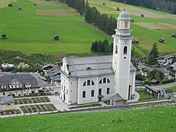 Pfarrkirche St. Peter und Paul mit Friedhofskapelle und Friedhof