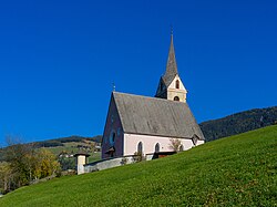 Pfarrkirche Maria Himmelfahrt mit Friedhofskapelle, Friedhof und Wolkenstein'scher Familiengruft