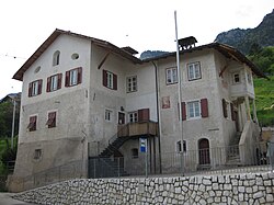 Pfarrwidum mit Kapelle St. Simon und Juda in Graun