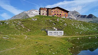 Pfitscher-Joch-Haus vom östlichen Jochsee.