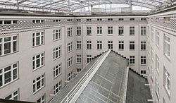 Der Lichthof über der Kassenhalle