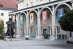Fassade des Prešeren-Theaters Kranj (Prešernovo gledališče)