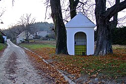 Landstraße (Schulgasse) in Putzing (Großebersdorf)