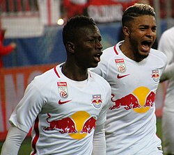 Salzburgs Amadou Haidara (links) jubelt mit Wanderson über seinen Siegestreffer