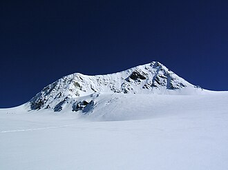 Rainerhorn von Süden, nach Neuschneefall im Juli