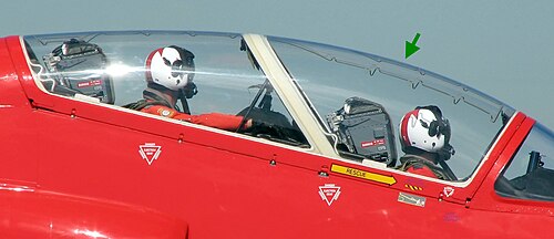 Sprengschnur im Kabinendach(siehe grüner Pfeil)